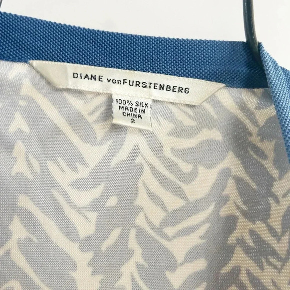 Diane‎ Von Furstenburg vintage wrap silk dresss 2 - Picture 5 of 6